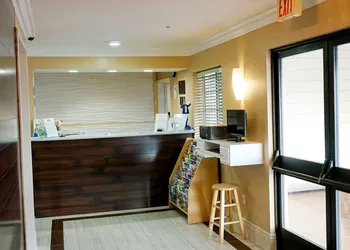 Howard Johnson by Wyndham Salinas hotel thumbnail 7