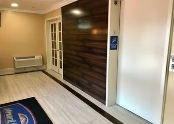 Howard Johnson by Wyndham Salinas hotel thumbnail 8