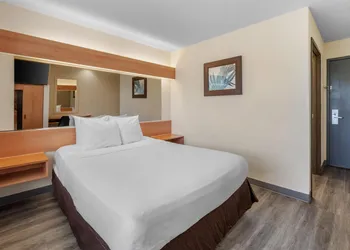 SureStay by Best Western Sacramento South Natomas hotel thumbnail 7