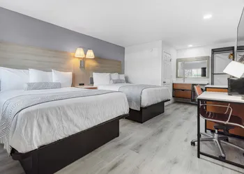 Inland Inn & Suites hotel thumbnail 2