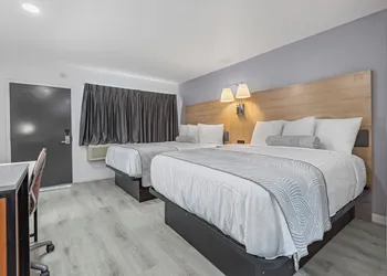 Inland Inn & Suites hotel thumbnail 6