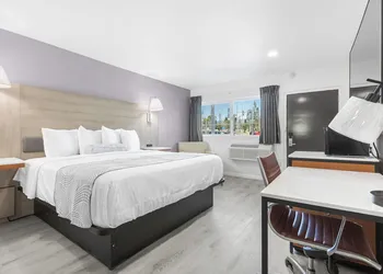 Inland Inn & Suites hotel thumbnail 7
