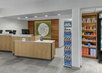 Fairfield Inn & Suites by Marriott San Francisco San Carlos hotel thumbnail 2
