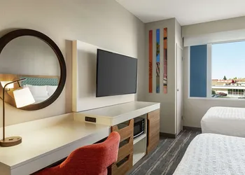 Hampton Inn & Suites San Mateo-San Francisco Airport hotel thumbnail 7