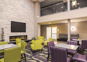 La Quinta Inn & Suites by Wyndham Denver Airport DIA hotel thumbnail 2