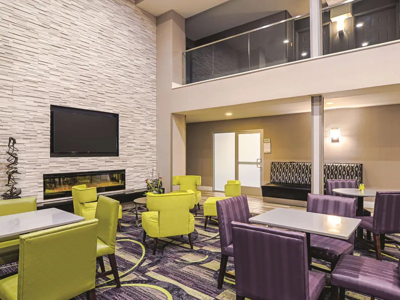 La Quinta Inn & Suites by Wyndham Denver Airport DIA hotel detail image 2