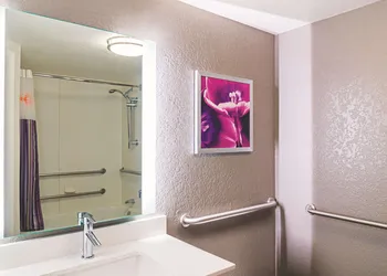 La Quinta Inn & Suites by Wyndham Denver Airport DIA hotel thumbnail 4