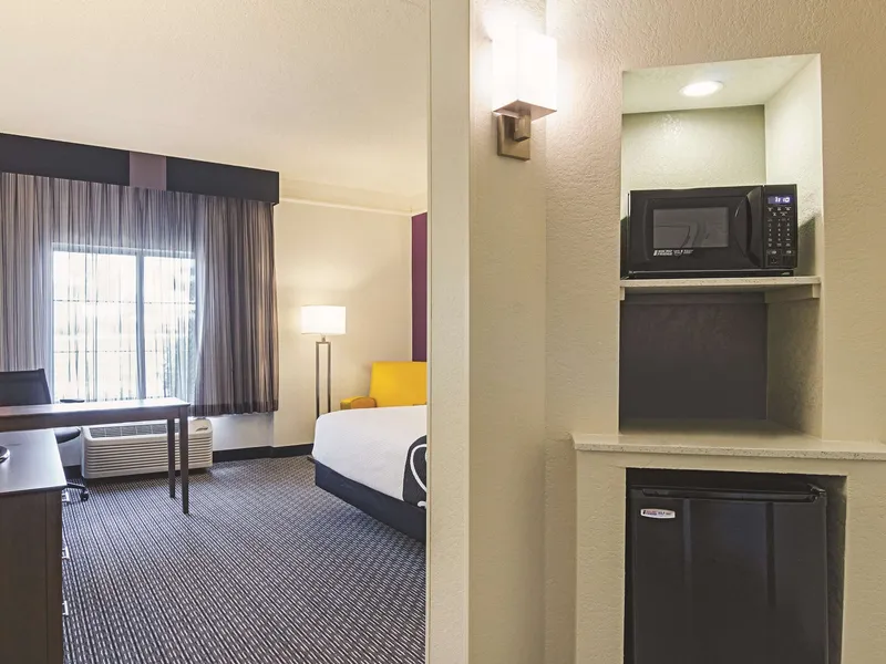 La Quinta Inn & Suites by Wyndham Denver Airport DIA hotel detail image 6