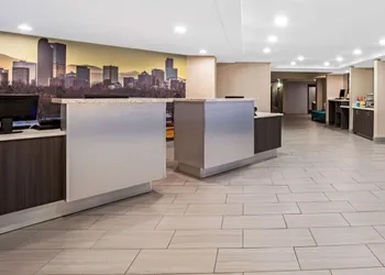 La Quinta Inn & Suites by Wyndham Denver Aurora Medical hotel thumbnail 3