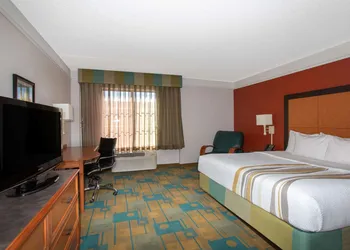 La Quinta Inn & Suites by Wyndham Denver Southwest Lakewood hotel thumbnail 5