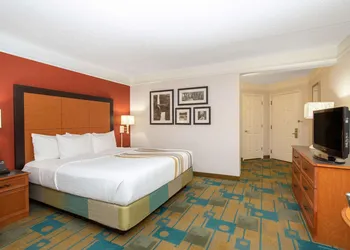La Quinta Inn & Suites by Wyndham Denver Southwest Lakewood hotel thumbnail 6