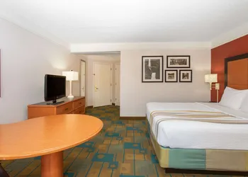 La Quinta Inn & Suites by Wyndham Denver Southwest Lakewood hotel thumbnail 8