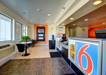 Motel 6 Windsor Locks, CT - Hartford hotel thumbnail 3