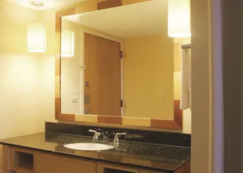 La Quinta Inn & Suites by Wyndham Coral Springs South hotel thumbnail 4