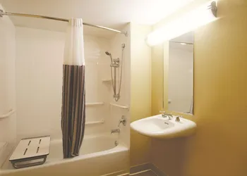 La Quinta Inn & Suites by Wyndham Coral Springs South hotel thumbnail 5