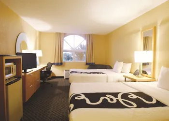 La Quinta Inn & Suites by Wyndham Coral Springs South hotel thumbnail 6