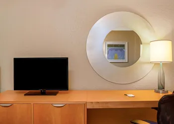 La Quinta Inn & Suites by Wyndham Coral Springs South hotel thumbnail 8