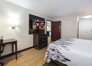 Red Roof Inn & Suites Dover Downtown hotel thumbnail 5