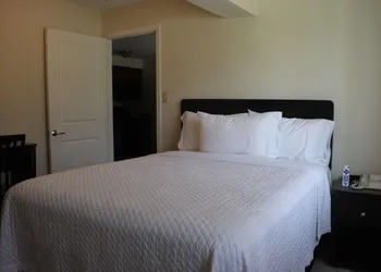 Curtis Inn & Suites hotel thumbnail 7