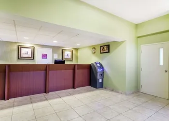 Days Inn by Wyndham Windsor Locks / Bradley Intl Airport hotel thumbnail 2