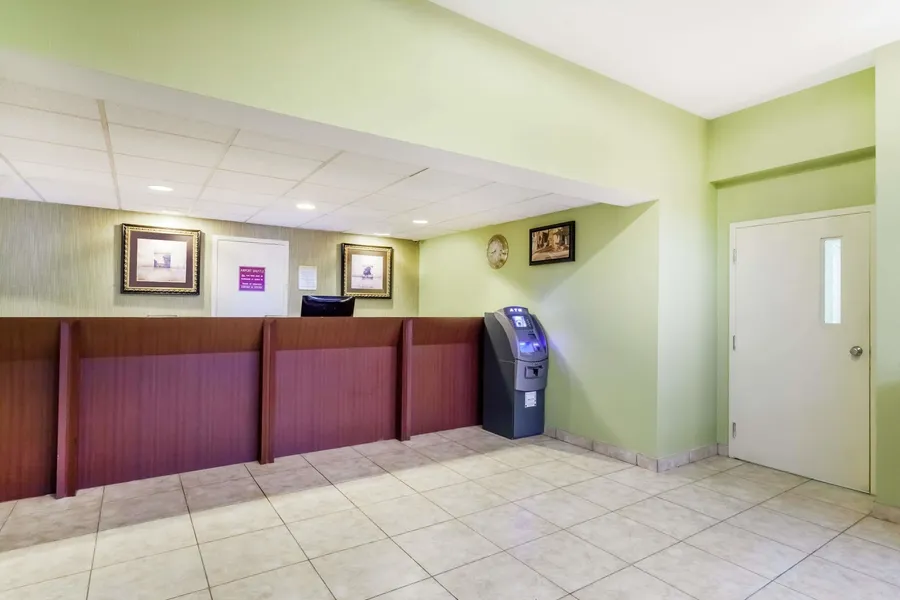 Days Inn by Wyndham Windsor Locks / Bradley Intl Airport hotel detail image 2