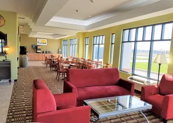Days Inn by Wyndham Windsor Locks / Bradley Intl Airport hotel thumbnail 4