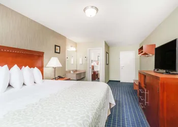 Days Inn by Wyndham Windsor Locks / Bradley Intl Airport hotel thumbnail 6