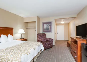 Days Inn by Wyndham Windsor Locks / Bradley Intl Airport hotel thumbnail 7