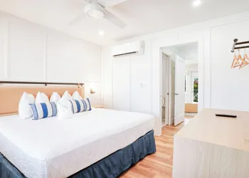 The Lighthouse Resort Inn & Suites hotel thumbnail 3