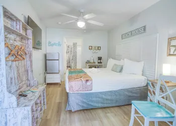 The Lighthouse Resort Inn & Suites hotel thumbnail 5