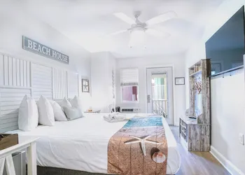 The Lighthouse Resort Inn & Suites hotel thumbnail 6