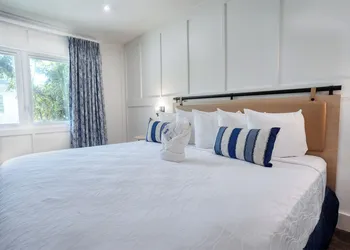 The Lighthouse Resort Inn & Suites hotel thumbnail 8