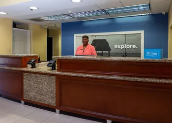 Hampton Inn & Suites Jacksonville Deerwood Park hotel thumbnail 2