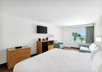 Chateau Beachfront Hotel, A By The Sea Resort hotel thumbnail 3