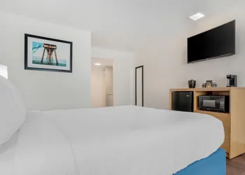 Chateau Beachfront Hotel, A By The Sea Resort hotel thumbnail 5