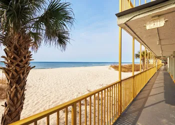 Chateau Beachfront Hotel, A By The Sea Resort hotel thumbnail 8