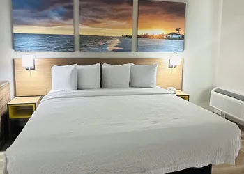 Days Inn by Wyndham Ocala North hotel thumbnail 6