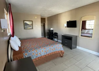 Sunset Inn hotel thumbnail 5