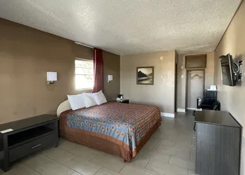 Sunset Inn hotel thumbnail 6