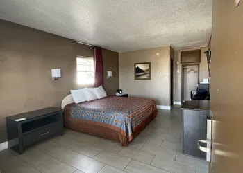 Sunset Inn hotel thumbnail 7