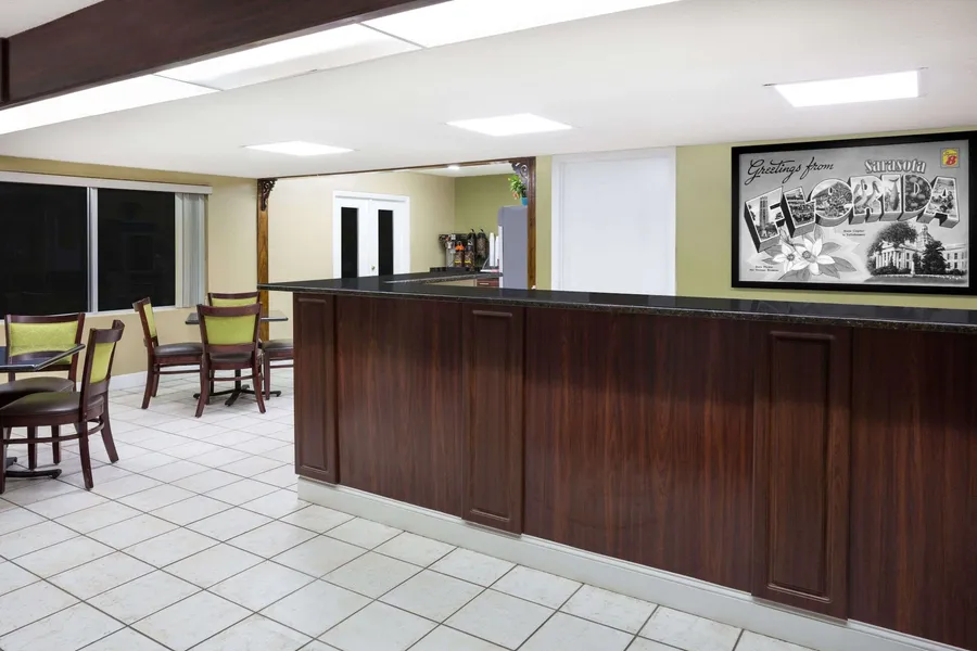 Super 8 by Wyndham Sarasota Near Siesta Key hotel detail image 2