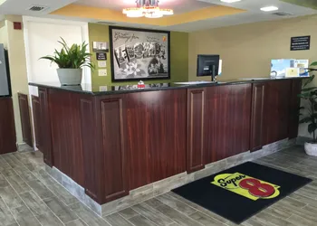 Super 8 by Wyndham Sarasota Near Siesta Key hotel thumbnail 3