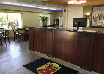 Super 8 by Wyndham Sarasota Near Siesta Key hotel thumbnail 4