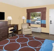 Super 8 by Wyndham Sarasota Near Siesta Key hotel detail image 5