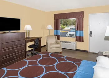 Super 8 by Wyndham Sarasota Near Siesta Key hotel thumbnail 5