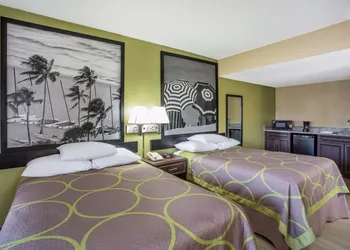 Super 8 by Wyndham Sarasota Near Siesta Key hotel thumbnail 8