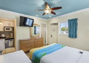 Bay Palms Waterfront Resort - Hotel and Marina hotel thumbnail 3