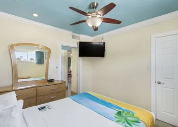 Bay Palms Waterfront Resort - Hotel and Marina hotel thumbnail 5