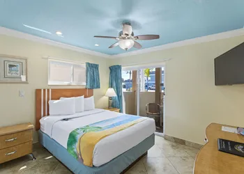 Bay Palms Waterfront Resort - Hotel and Marina hotel thumbnail 6