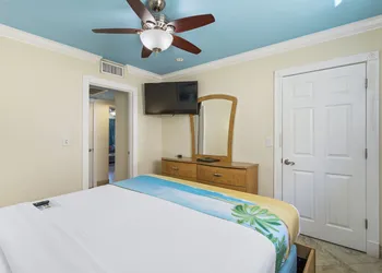 Bay Palms Waterfront Resort - Hotel and Marina hotel thumbnail 7